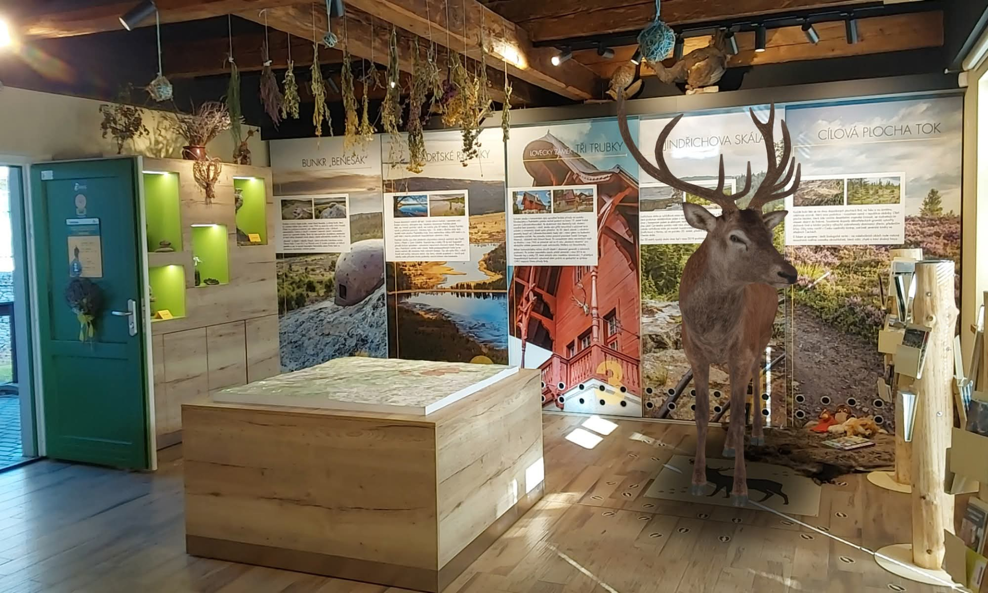 Naše Brdy-výstava výtvarných prací žáků ZUŠ Příbram I, nám. TGM 155 - 1