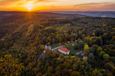 „Hřebenovkou“ z Dobřichovic