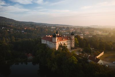 „Hřebenovkou“ z Dobřichovic