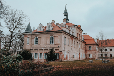 „Hřebenovkou“ z Dobřichovic
