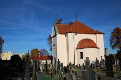 Kostel sv. Rocha, Březnice - hřbitovní kostel z let 1643 - 49, postavený podle návrhu Carla Luraga, před časem zrekonstruovaný. Raně barokní svatyně.  (Foto Mgr. Jaroslav Hodrment ©)