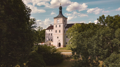 Okolím Březnice na Hrochův hrádek a do Drahenic