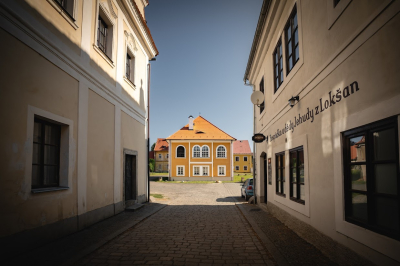 Okolím Březnice na Hrochův hrádek a do Drahenic