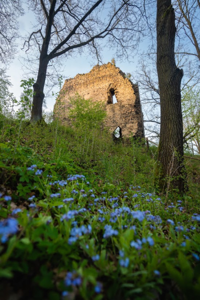 Okolím Březnice na Hrochův hrádek a do Drahenic