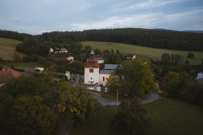 Okolím Komárova