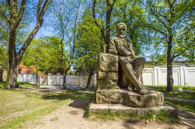Socha Svatopluka Čecha v Litni