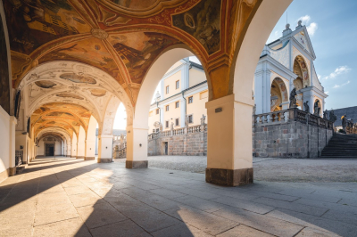 Z Blatné do Prahy: Vintířova stezka spojuje jihočeské „město růží“ a nejstarší mužský klášter u nás