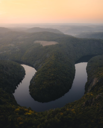 Za prvními turisty kolem Svatojánských proudů